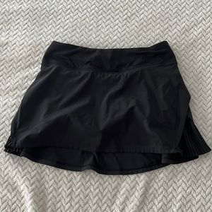 Size 4 Lululemon tennis skirt (black)